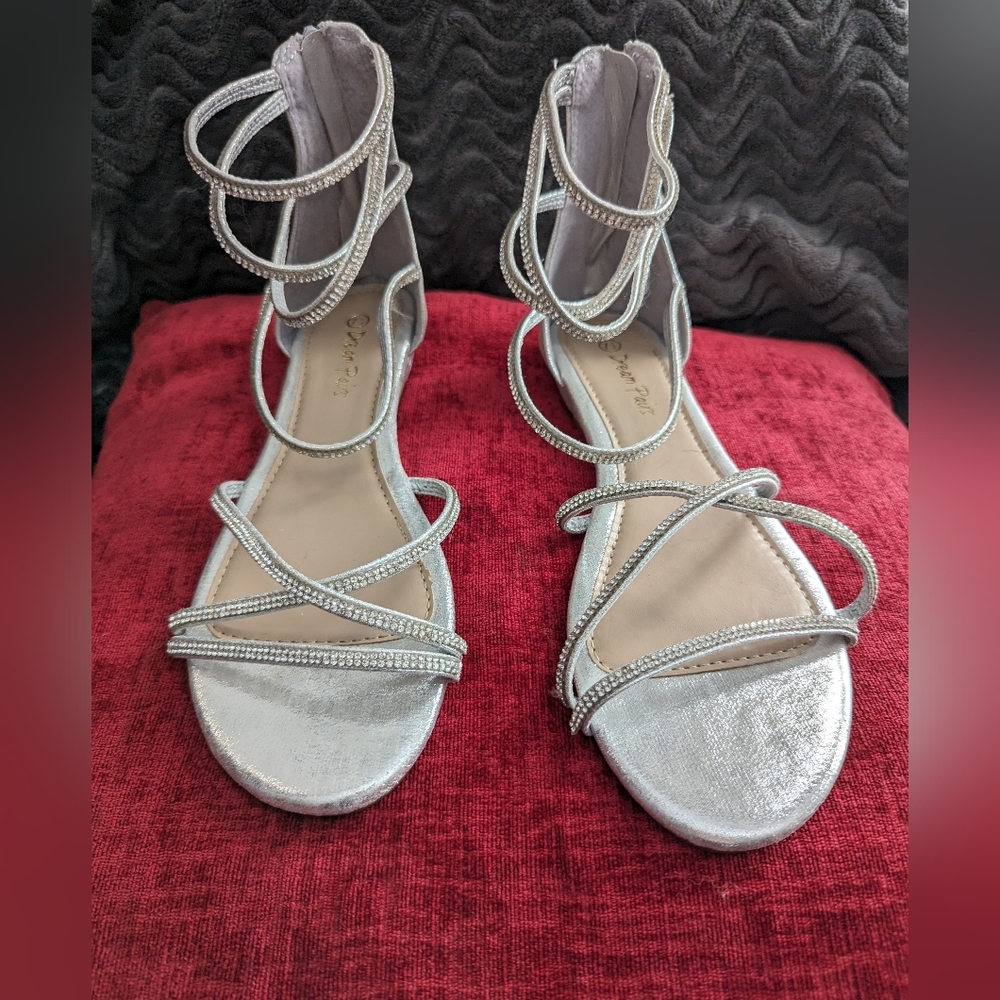 Dream Pairs 7.5 Sparkling Silver Sandals